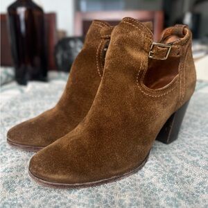 FRYE Meghan in Brown Suede Leather